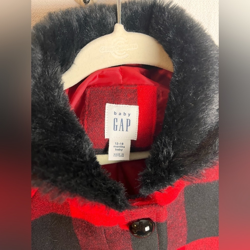 Nwot Baby Gap red and black plaid coat with faux fur collar - Picture 4 of 7